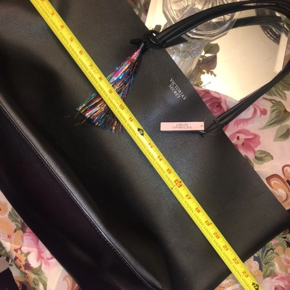 💙 NEW VS Tassle Tote Handbag 💙 - Picture 5 of 8